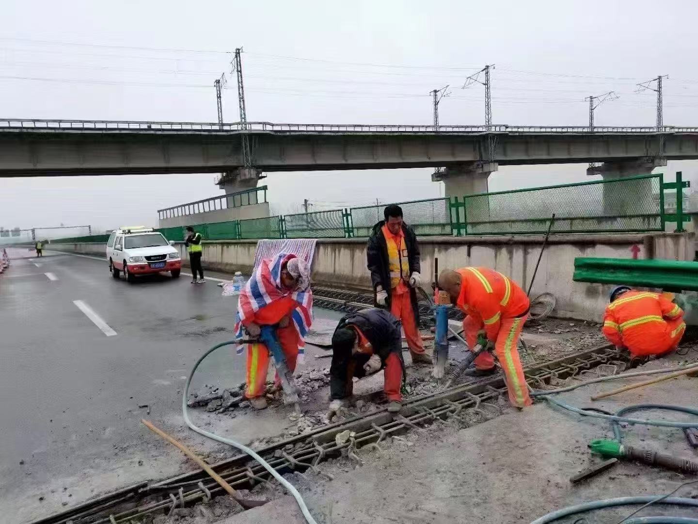 双台子桥梁伸缩缝抢修料
